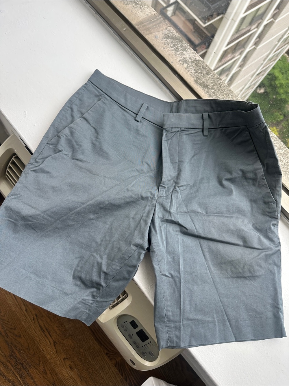 Uniqlo Men's Slate Blue/gray Flat Front Shorts